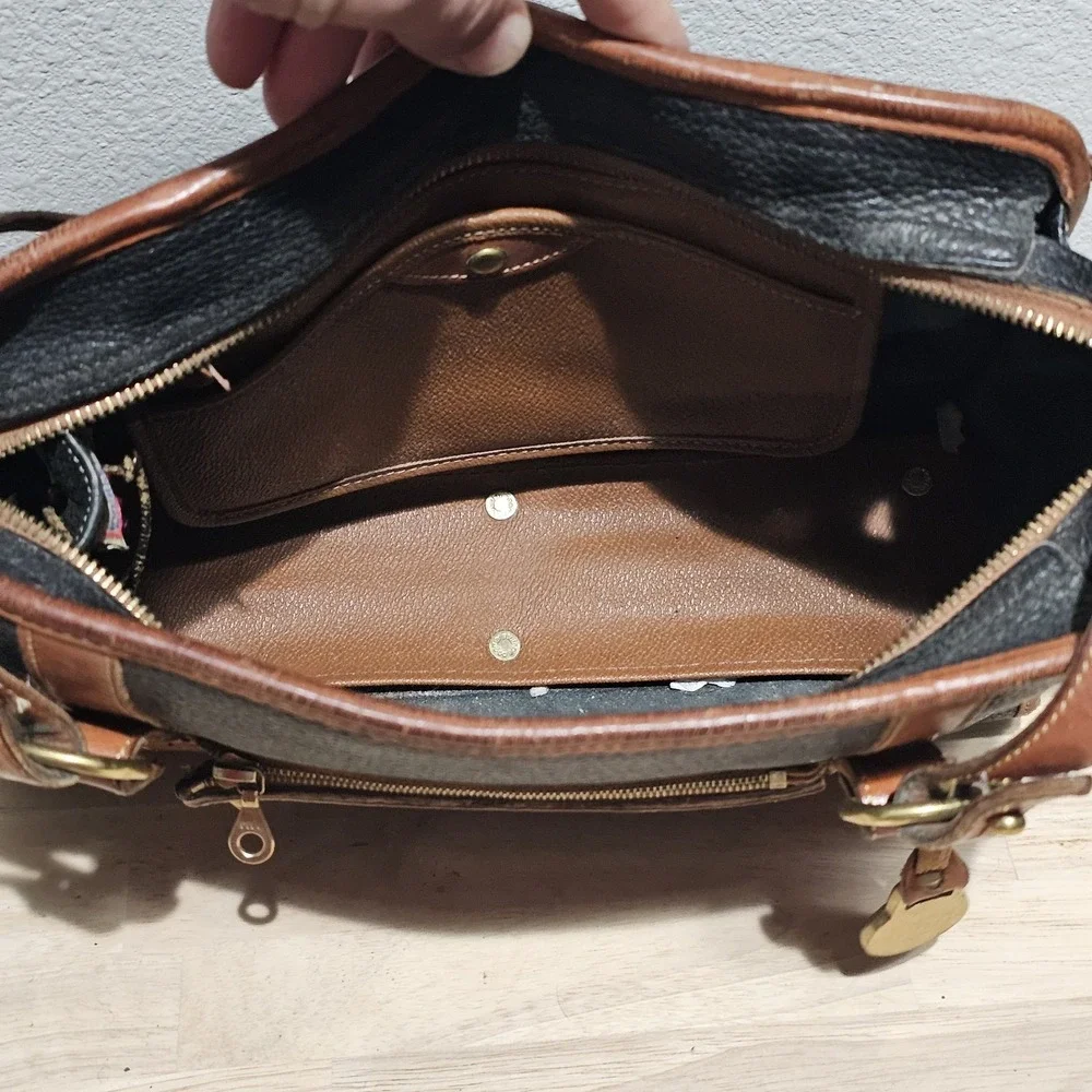 Vintage 90's Dooney & Bourke Medium Black/Brown Shoulder Bag Zip
